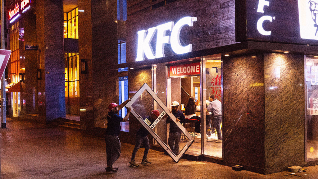KFC UAE removed its restaurant doors to prove it was open 24/7 KFC Removed Its Restaurant Doors to Prove It Was Open 24/7. The Doors Became the Campaign.