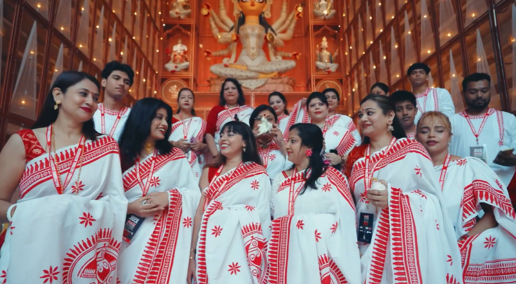 Coca-Cola melted its plastic bottles into yarn, wove them into a Laal Paar saree for Durga Puja laalpar saree5