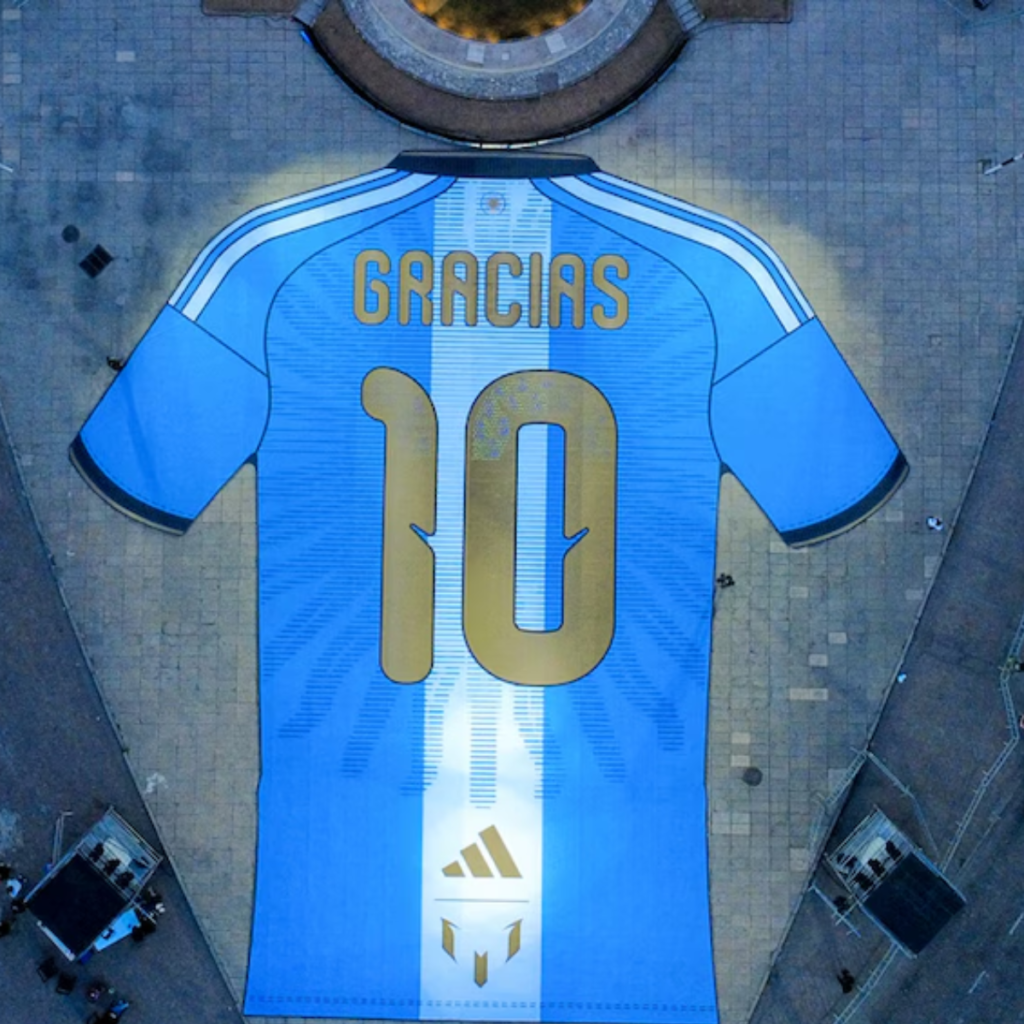 In Rosario, Messi’s hometown, Adidas deployed the campaign’s largest physical element. In collaboration with newcycle, a 30-metre replica of the jersey was installed at the National Flag Monument, one of Argentina’s most significant public landmarks.